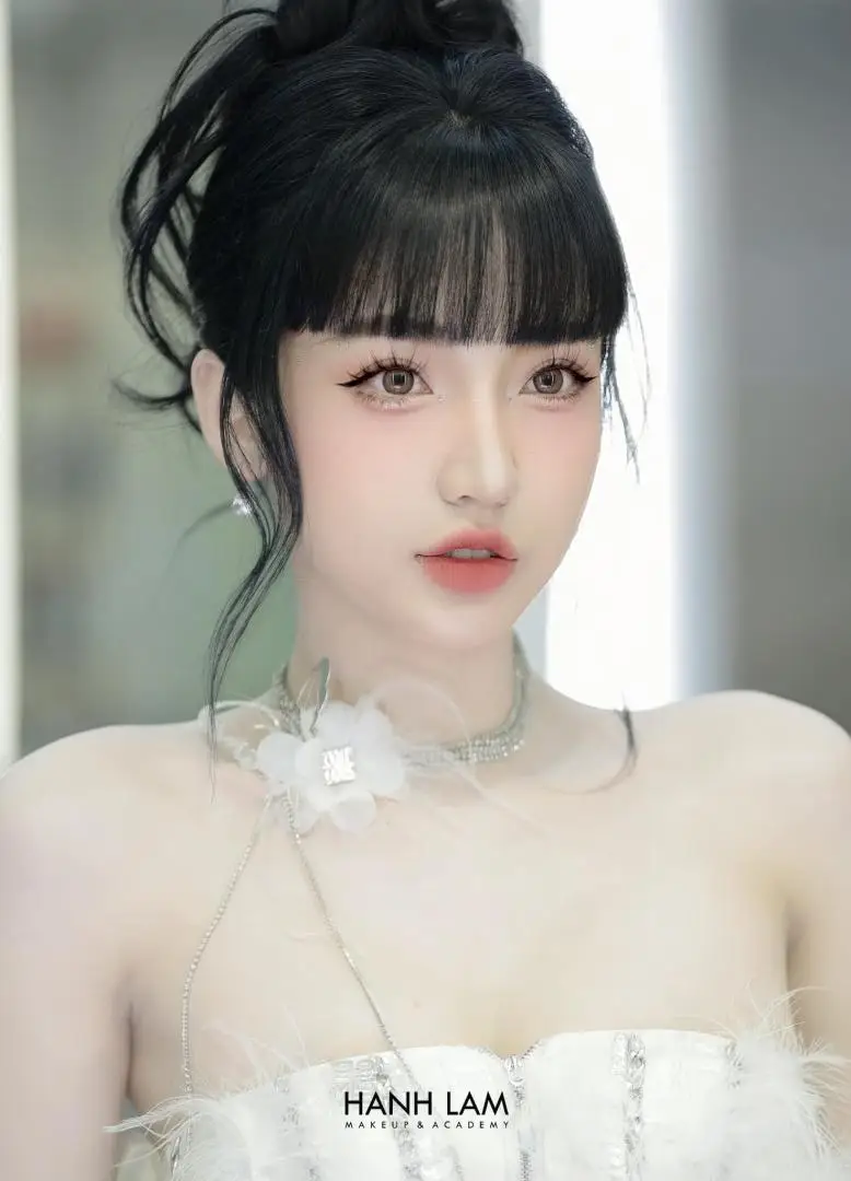 Trang điểm cô dâu mặt tròn Tạo nên vẻ đẹp hoàn hảo cho ngày trọng đại 5 hanhlammakeup com 9tIvYX3crC