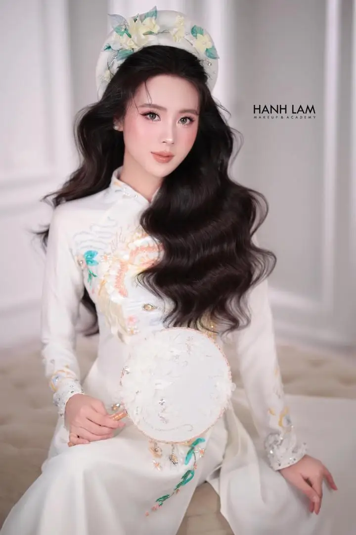 Trang Điểm Cô Dâu Nhẹ Nhàng Tự Nhiên Vẻ Đẹp Tỏa Sáng Trong Ngày Trọng Đại 3 hanhlammakeup com AsSC31JySg