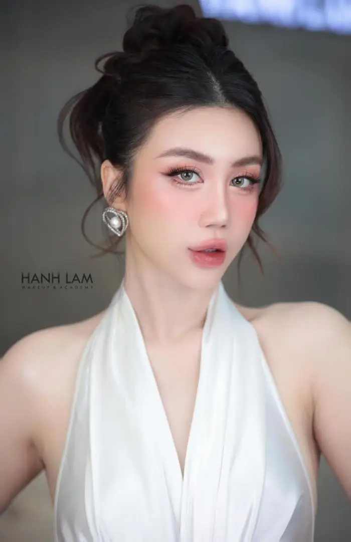 Hình Ảnh Trang Điểm Nhẹ Nhàng Nét Đẹp Tự Nhiên Của Phụ Nữ 3 hanhlammakeup com Rimjck8EIc
