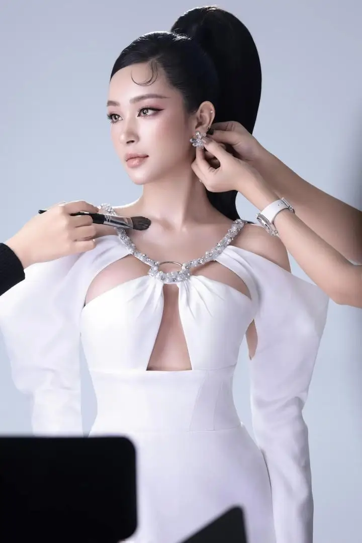 Trang điểm cô dâu mặt tròn Tạo nên vẻ đẹp hoàn hảo cho ngày trọng đại 2 hanhlammakeup com Vcf3twokzI