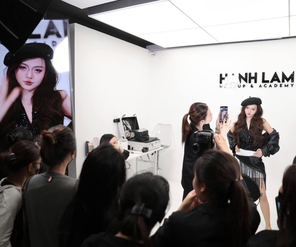 Học Makeup Cá Nhân: Hướng Dẫn Từ Cơ Bản Đến Nâng Cao 1 hanhlammakeup com 49
