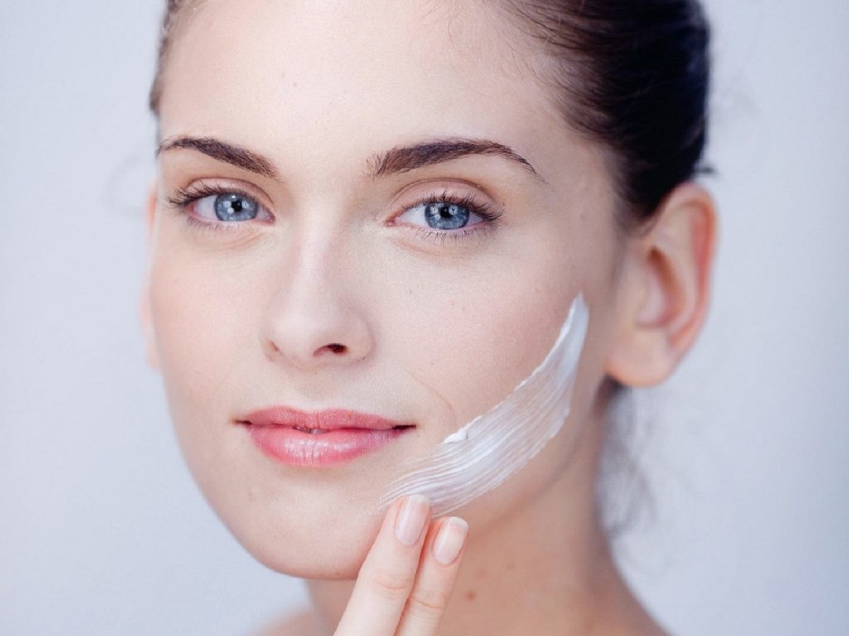 Hướng dẫn đánh nền makeup chuyên nghiệp từ A-Z 4 Hướng dẫn đánh nền makeup chuyên nghiệp từ A-Z