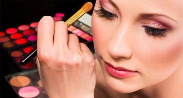 Hướng dẫn trang điểm đi tiệc đẹp mắt, chuyên nghiệp 11 Hướng dẫn trang điểm đi tiệc đẹp mắt, chuyên nghiệp