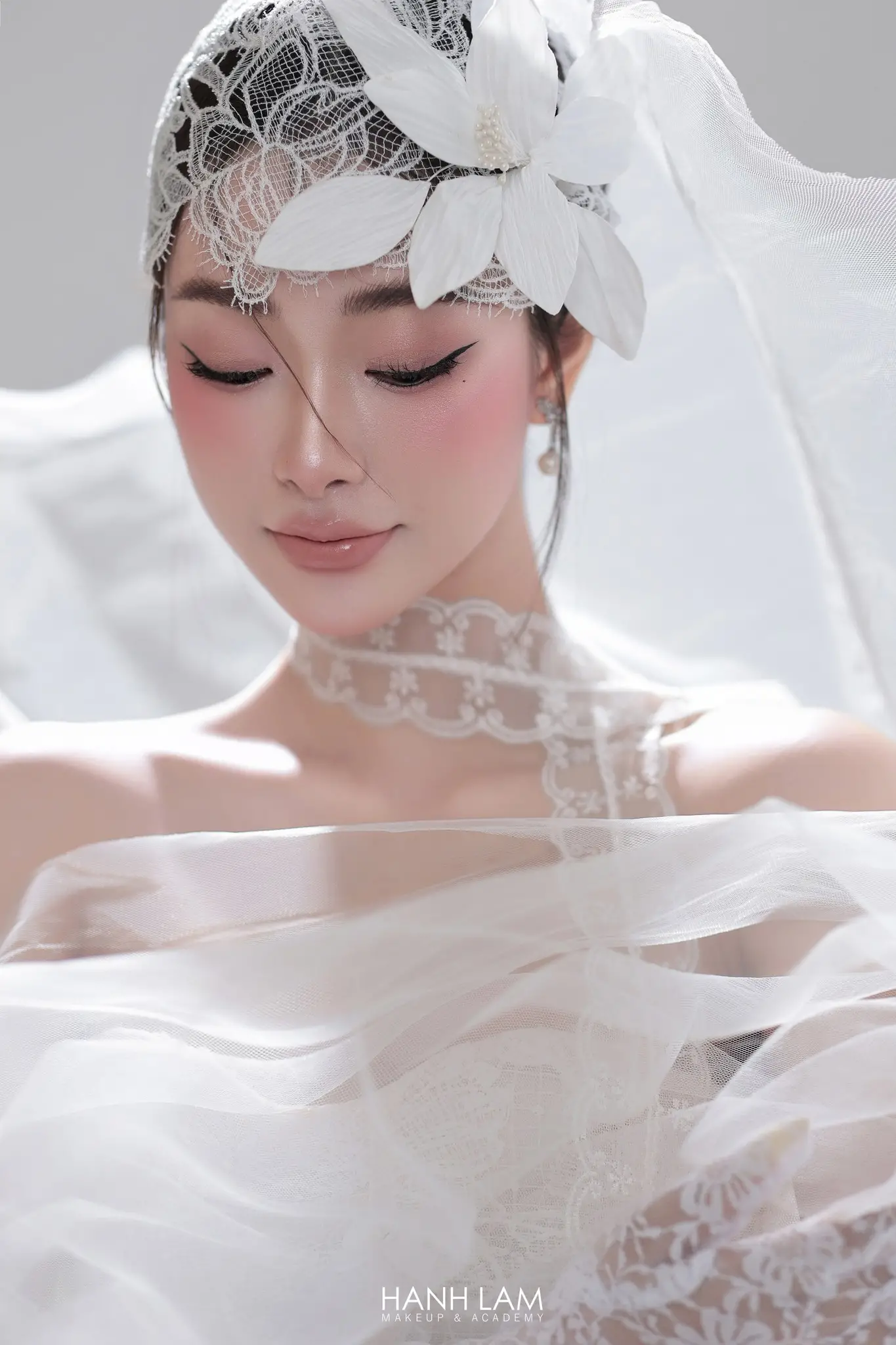 Nghề Trang Điểm Cô Dâu: Từ A Đến Z Cho Người Mới Bắt Đầu 3 nghe trang diem co dau tu a den z cho nguoi moi bat dau 67b5e2f45142a