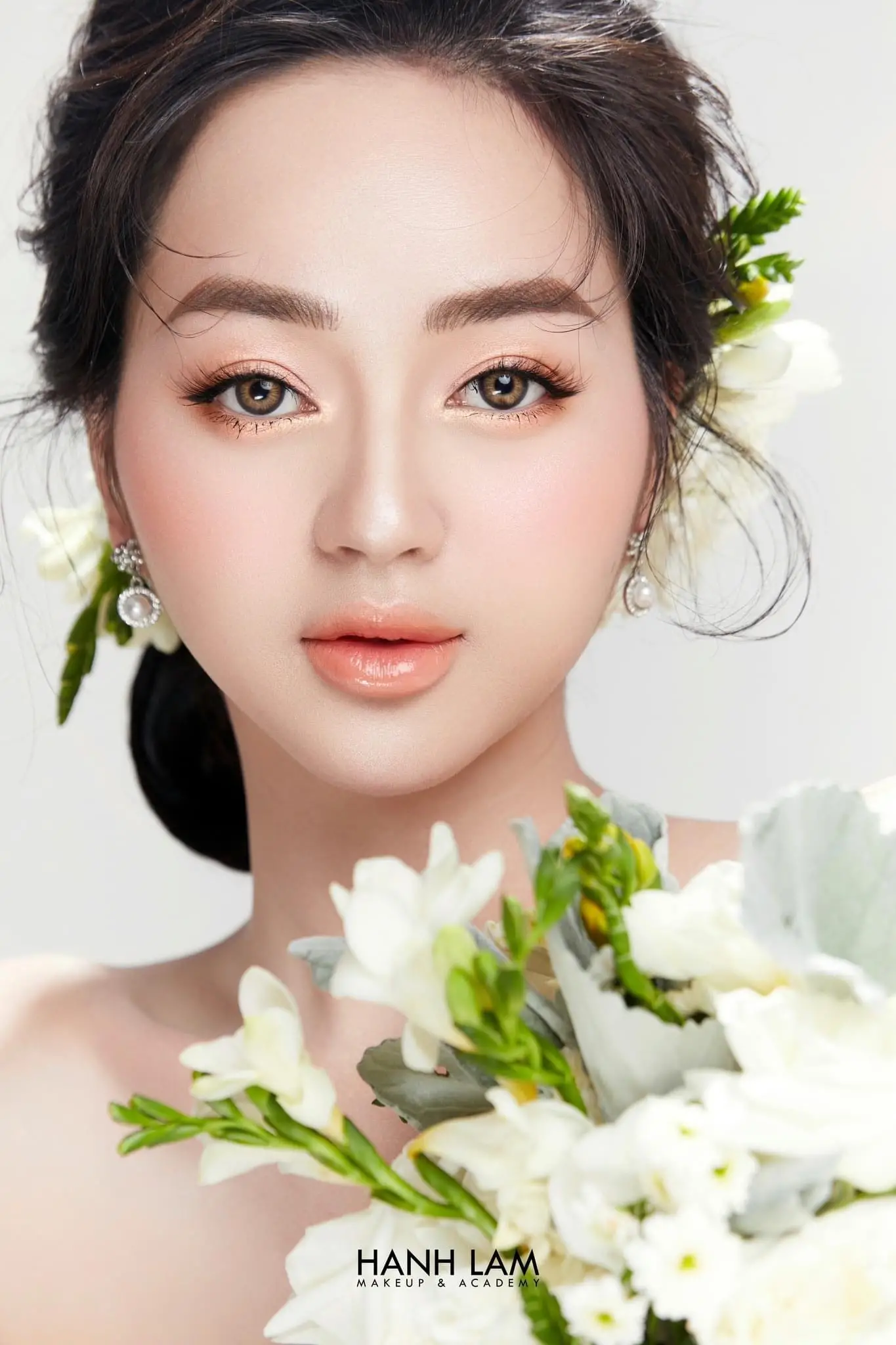 Nghề Trang Điểm Cô Dâu: Từ A Đến Z Cho Người Mới Bắt Đầu 9 nghe trang diem co dau tu a den z cho nguoi moi bat dau 67b5e2f481a47