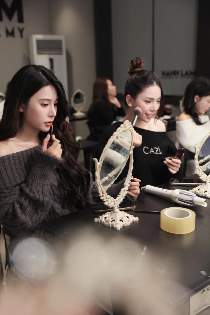 Khóa Học Trang Điểm Cá Nhân: Nâng Tầm Vẻ Đẹp 1 hanhlammakeup com 5