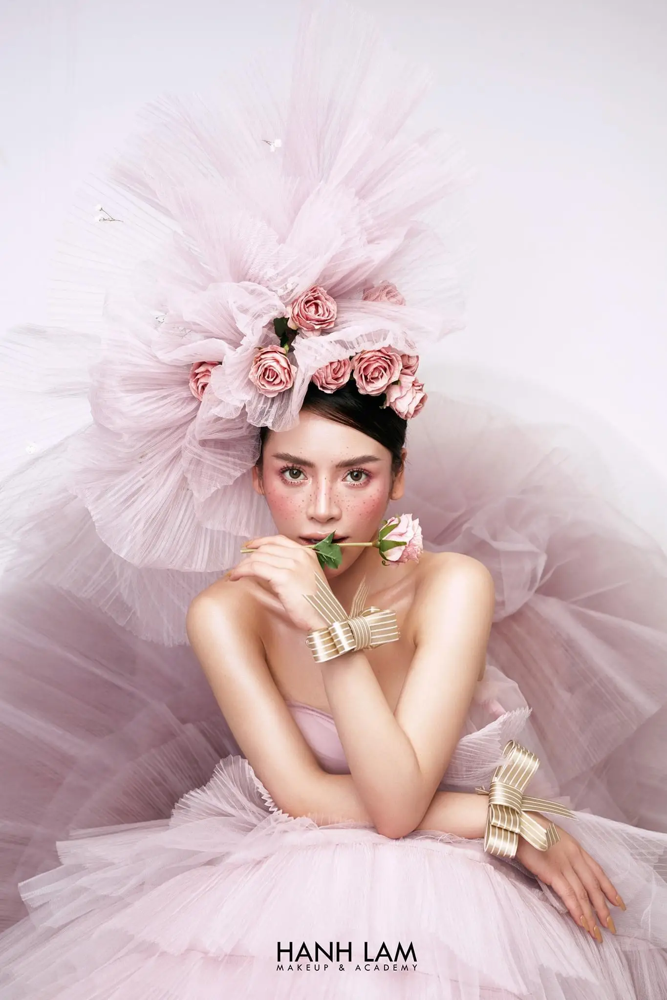 Dịch vụ makeup chụp ảnh beauty chuyên nghiệp – Nâng tầm vẻ đẹp của bạn 8 dich vu makeup chup anh beauty chuyen nghiep nang tam ve dep cua ban 68581bbc23775