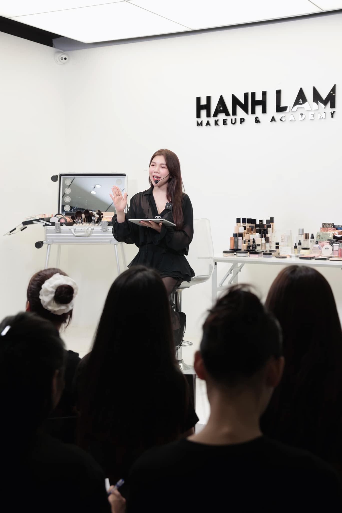 Top các makeup artist nổi tiếng tại Hà Nội và Việt Nam 2 hanhlammakeup com 2
