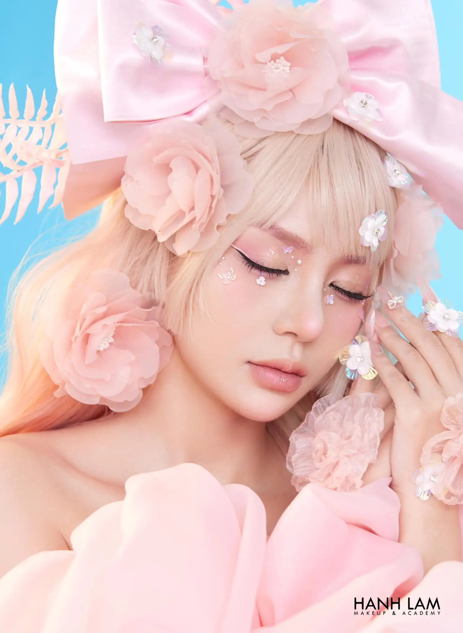 Xu hướng makeup kỷ yếu tone hồng: Gợi ý và lưu ý quan trọng 6 xu huong makeup ky yeu tone hong goi y va luu y quan trong 6868dcec08aaf