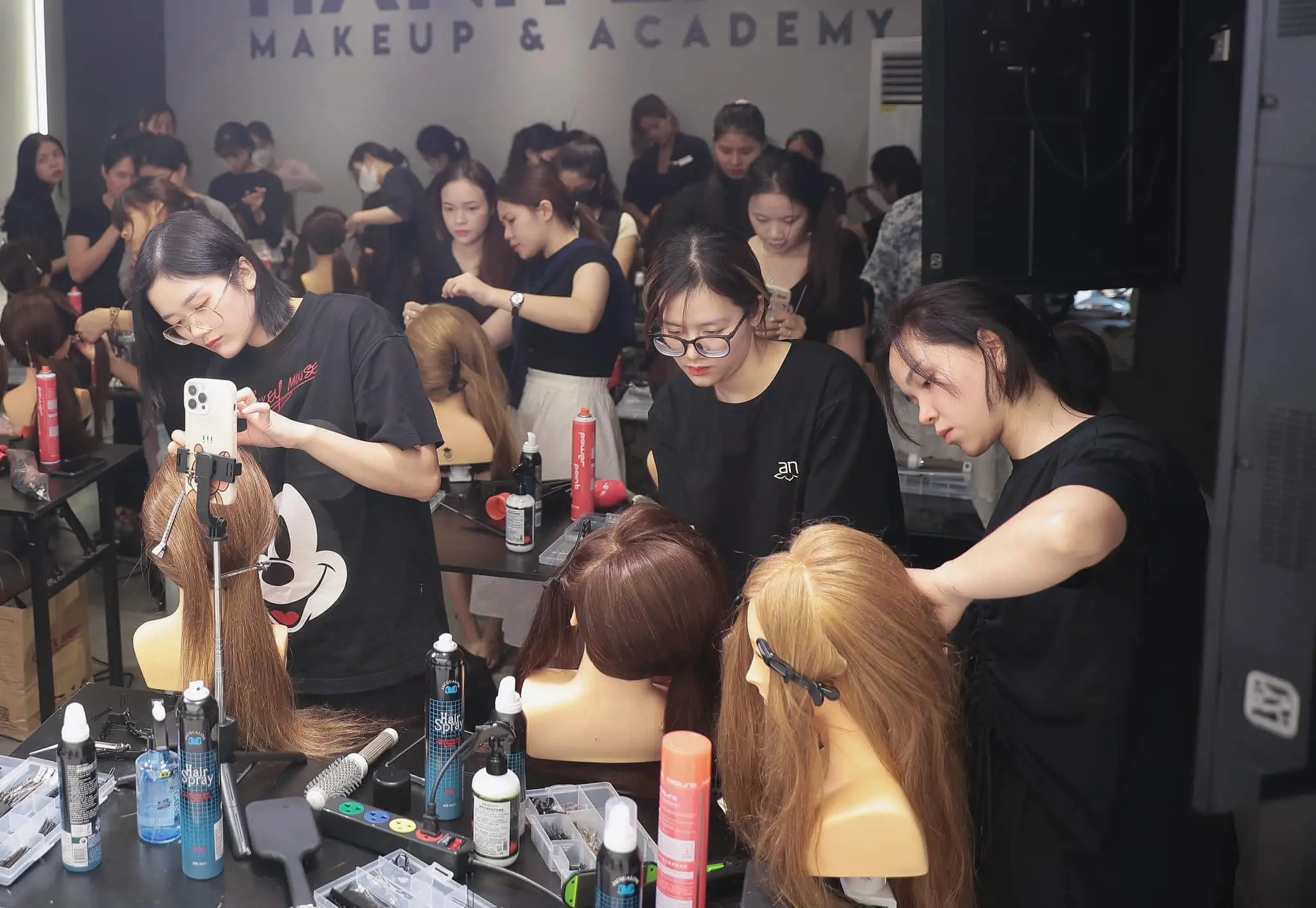 su dung mascara de khien mat tro nen noi bat trong makeup dep 68e75f7d6d8f9