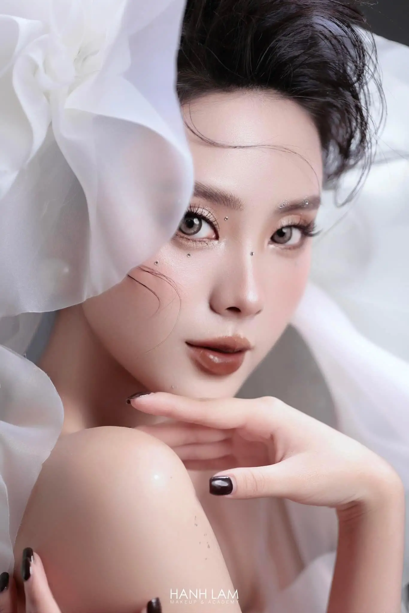 Rực rỡ với phong cách makeup cô dâu tự nhiên 8 ruc ro voi phong cach makeup co dau tu nhien 69172c9e3c6b8