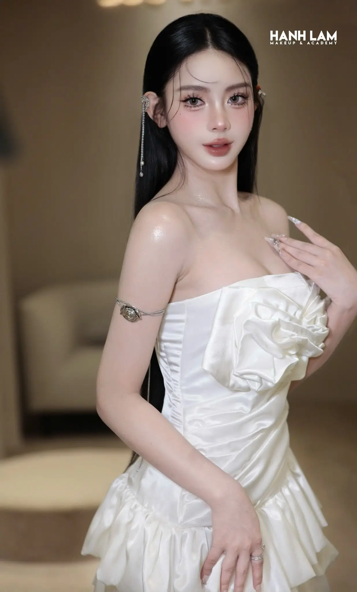Học makeup chuyên nghiệp cần bao nhiêu tiền - Đầu tư như thế nào để thành công trong ngành làm đẹp 7 hoc makeup chuyen nghiep can bao nhieu tien dau tu nhu the nao de thanh cong trong nganh lam dep 69fcafa926a00