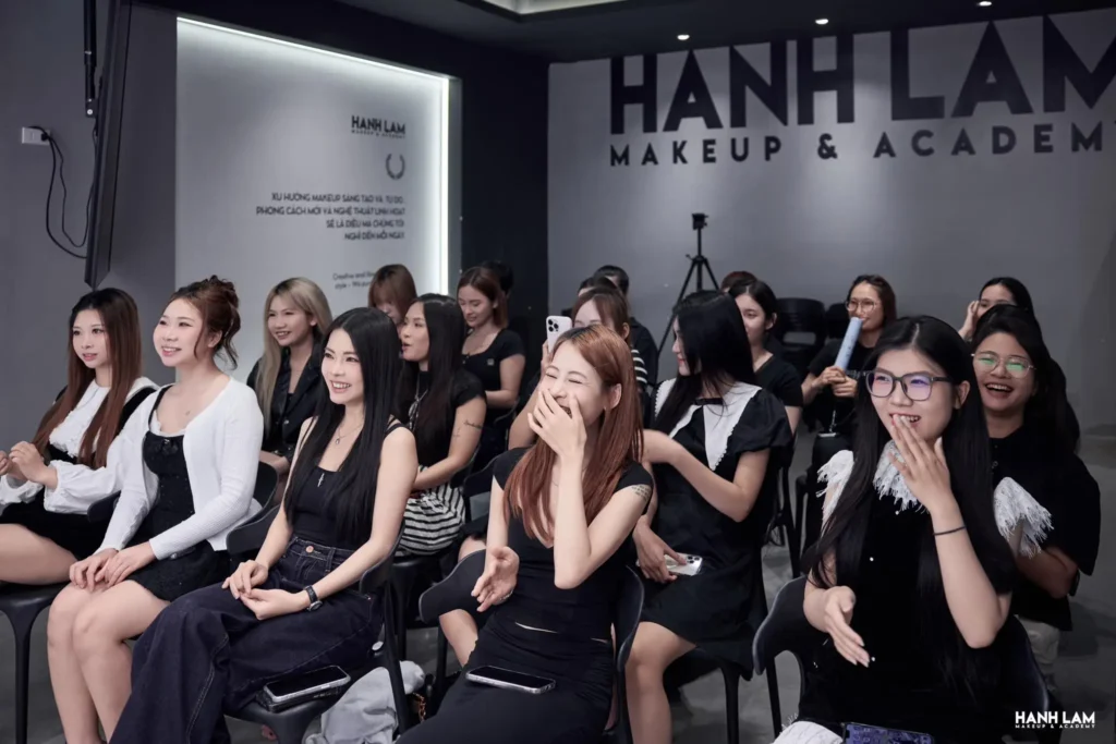 hoc makeup voi dung cu trang diem can thiet 6a0dd85c5703a